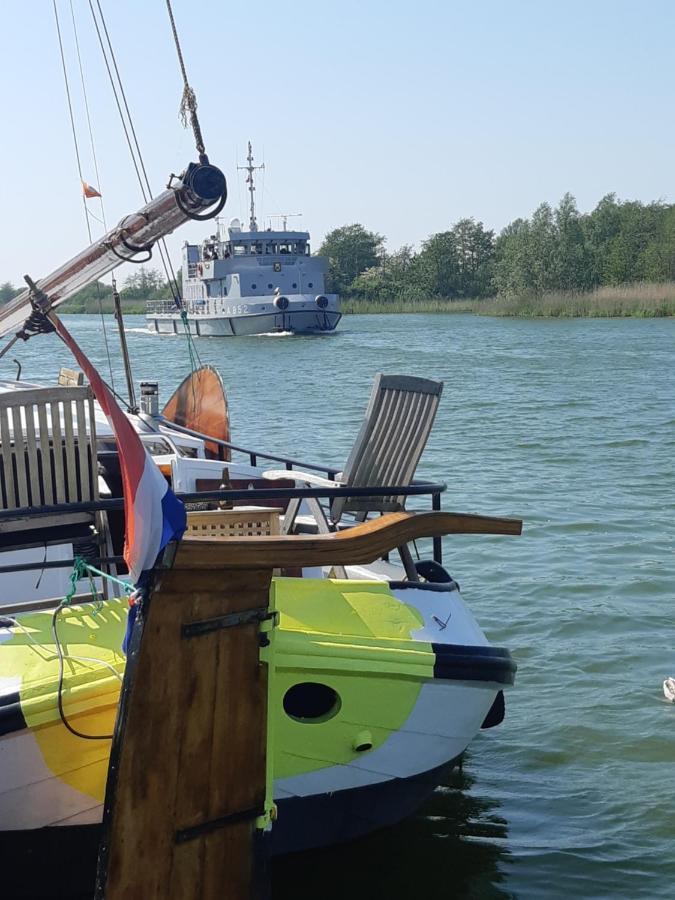 Woontjalk Bûten Ferwachting Makkum Exterior foto