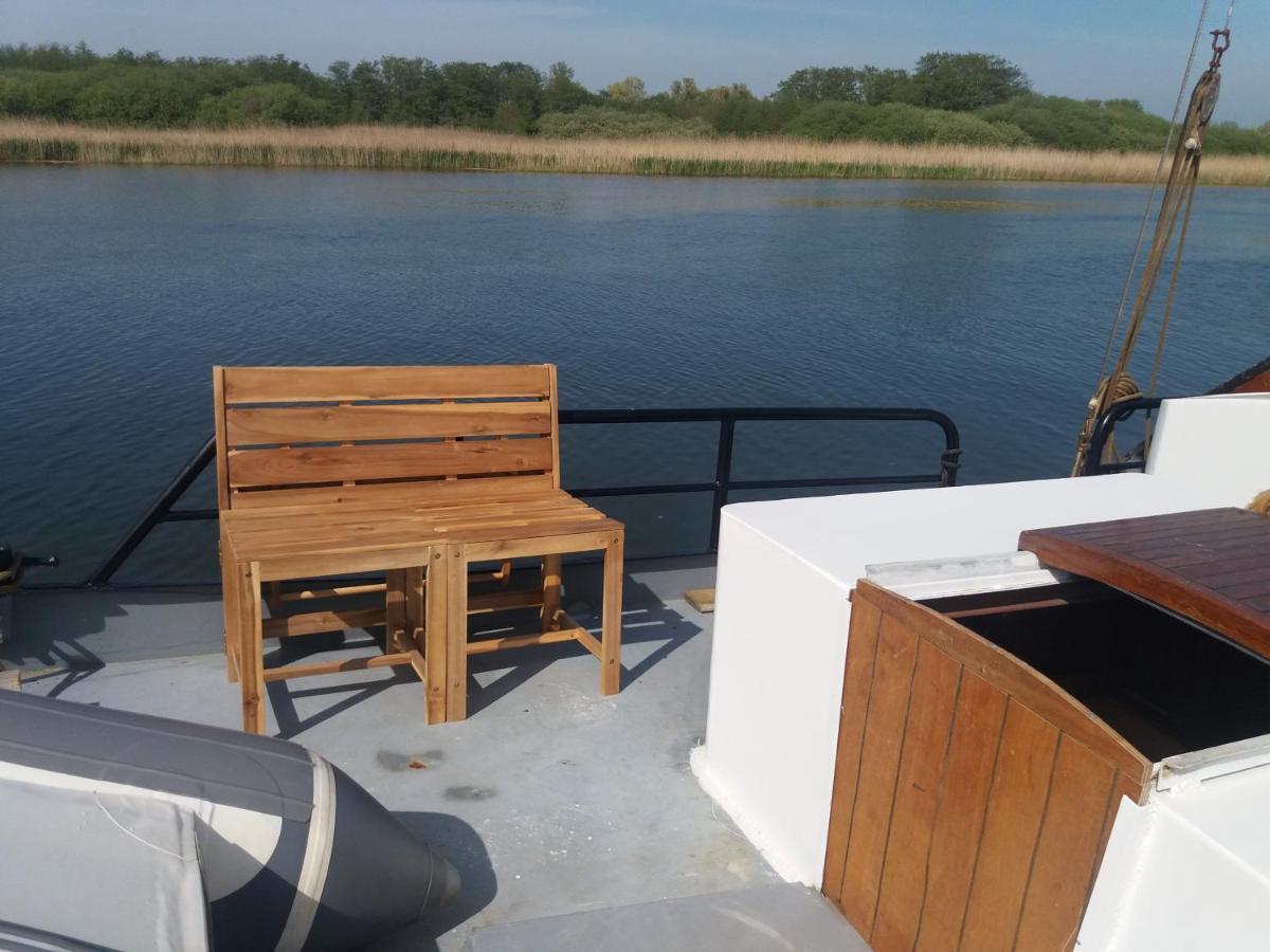Woontjalk Bûten Ferwachting Makkum Exterior foto